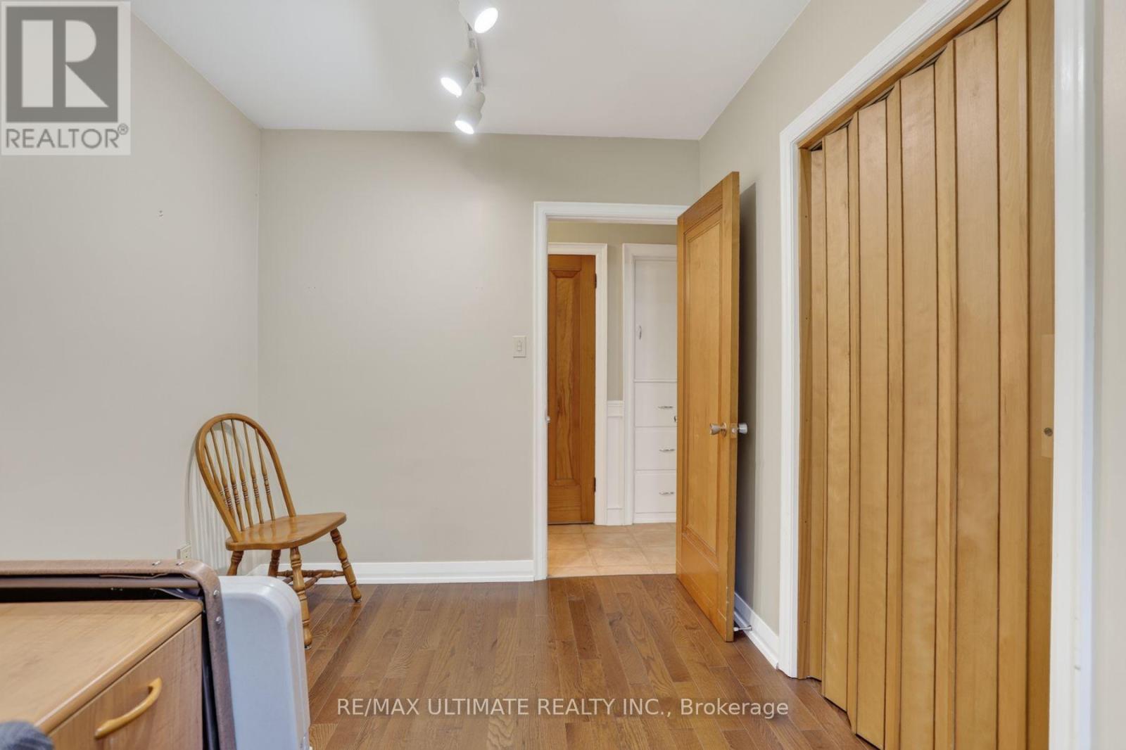 81 FLORA DRIVE - 15