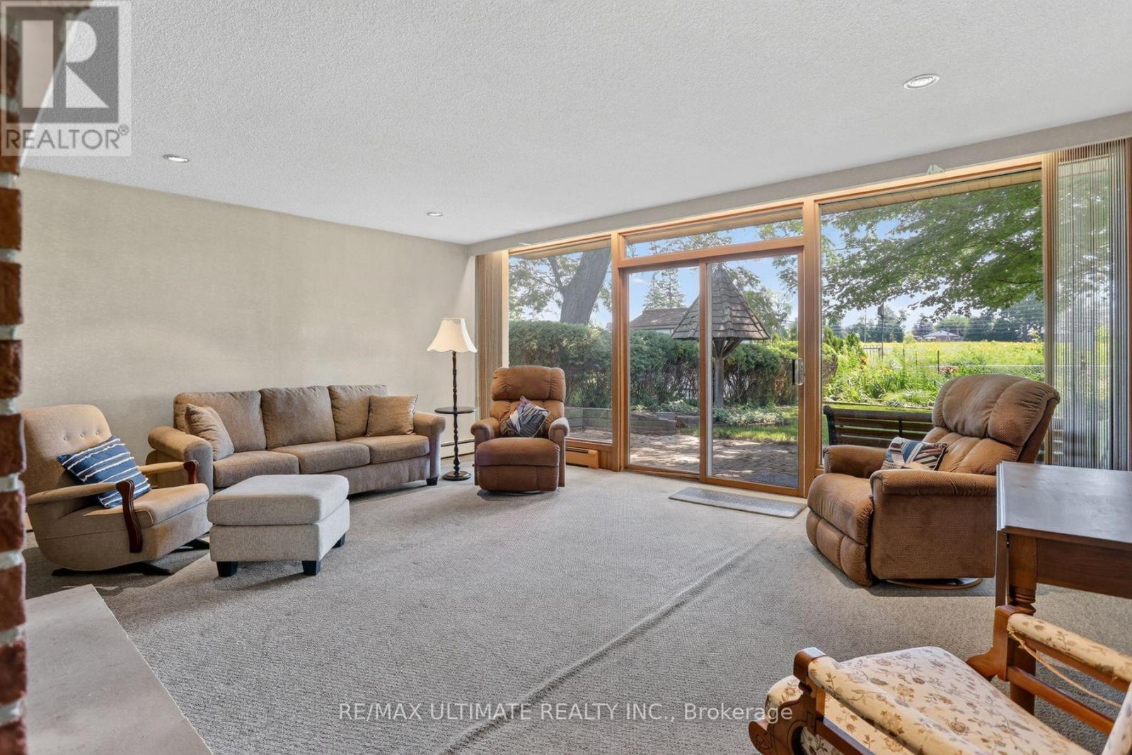 81 FLORA DRIVE - 22