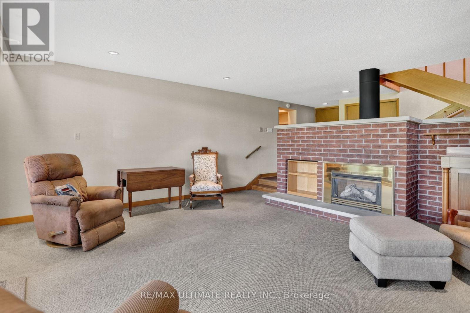 81 FLORA DRIVE - 23