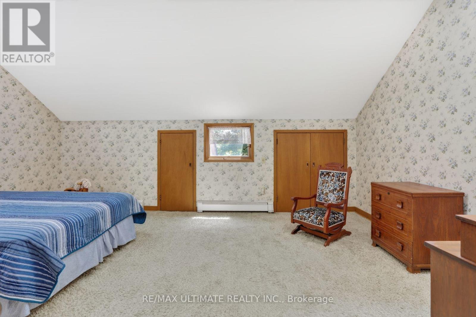 81 FLORA DRIVE - 25