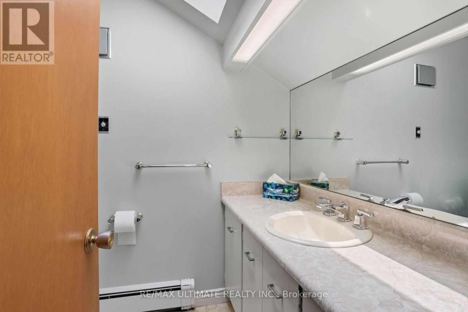 81 FLORA DRIVE - 28