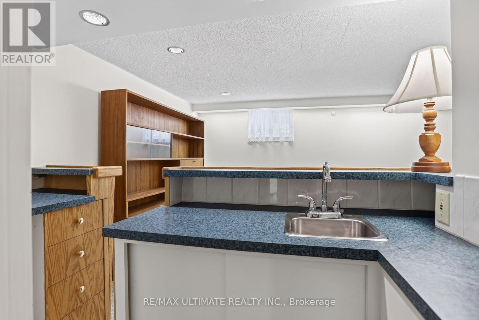 81 FLORA DRIVE - 33
