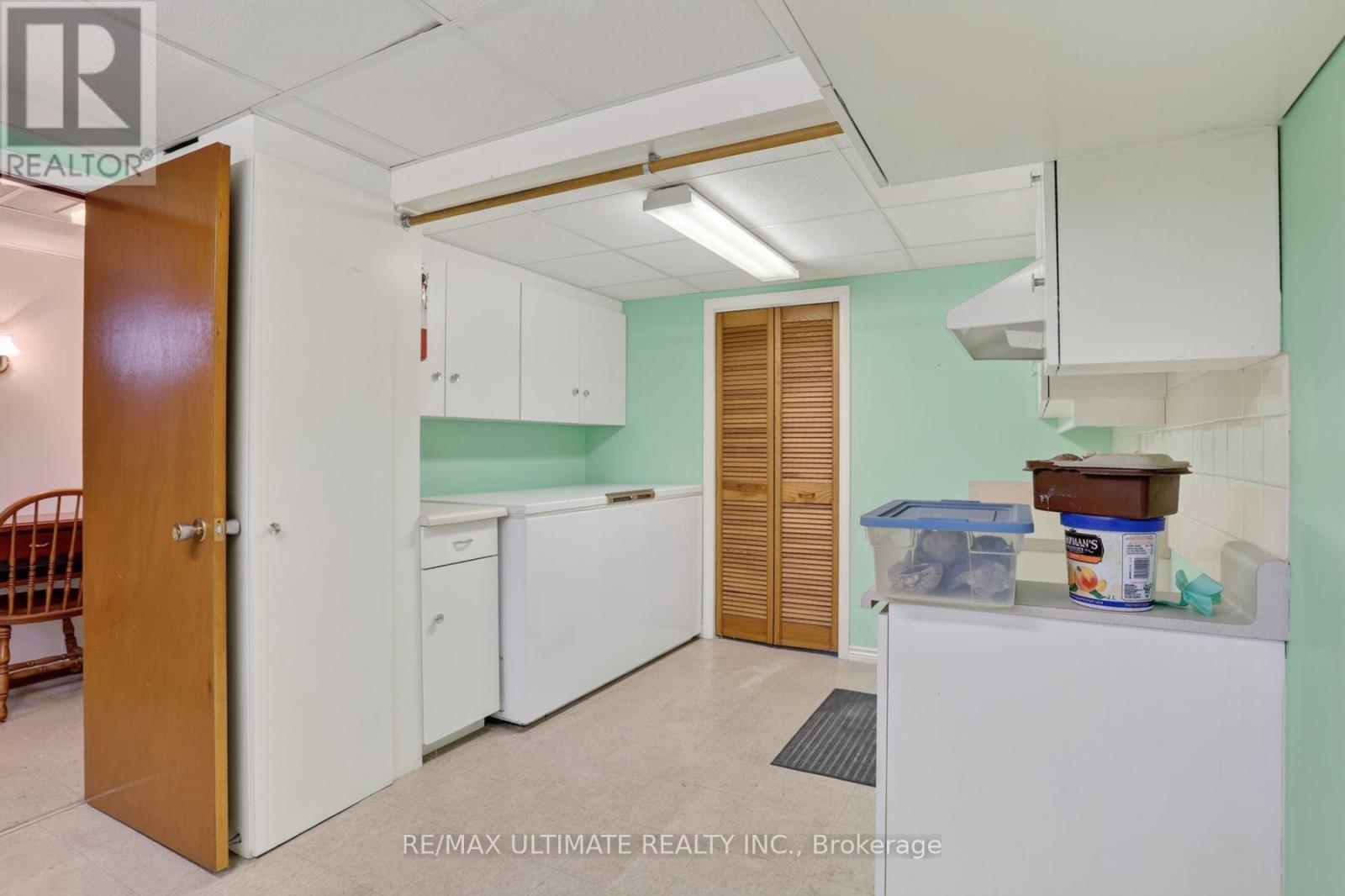 81 FLORA DRIVE - 34
