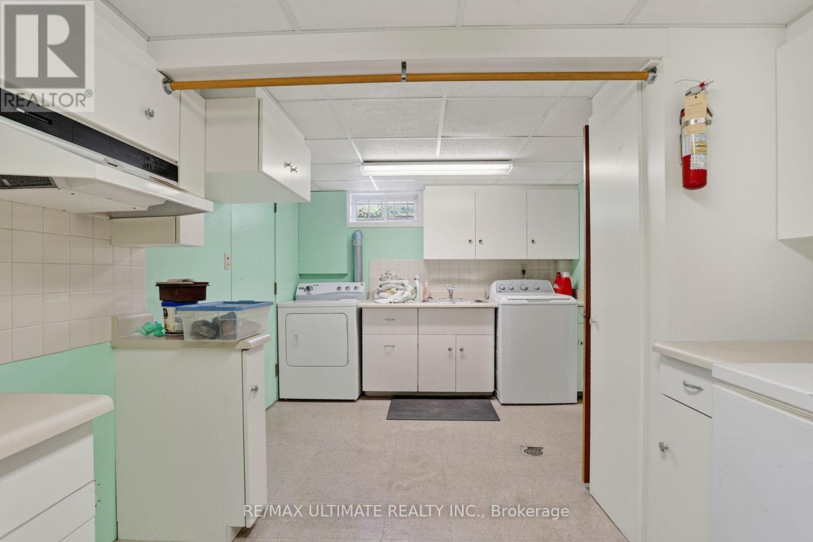 81 FLORA DRIVE - 35