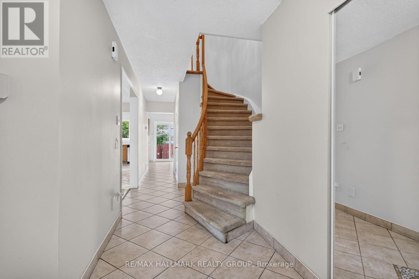 3 Bed, 3 Bath House for Sale in Ottawa – 49 NEWPORT CRESCENT, Ottawa – MLS# X13566132 - Image 10