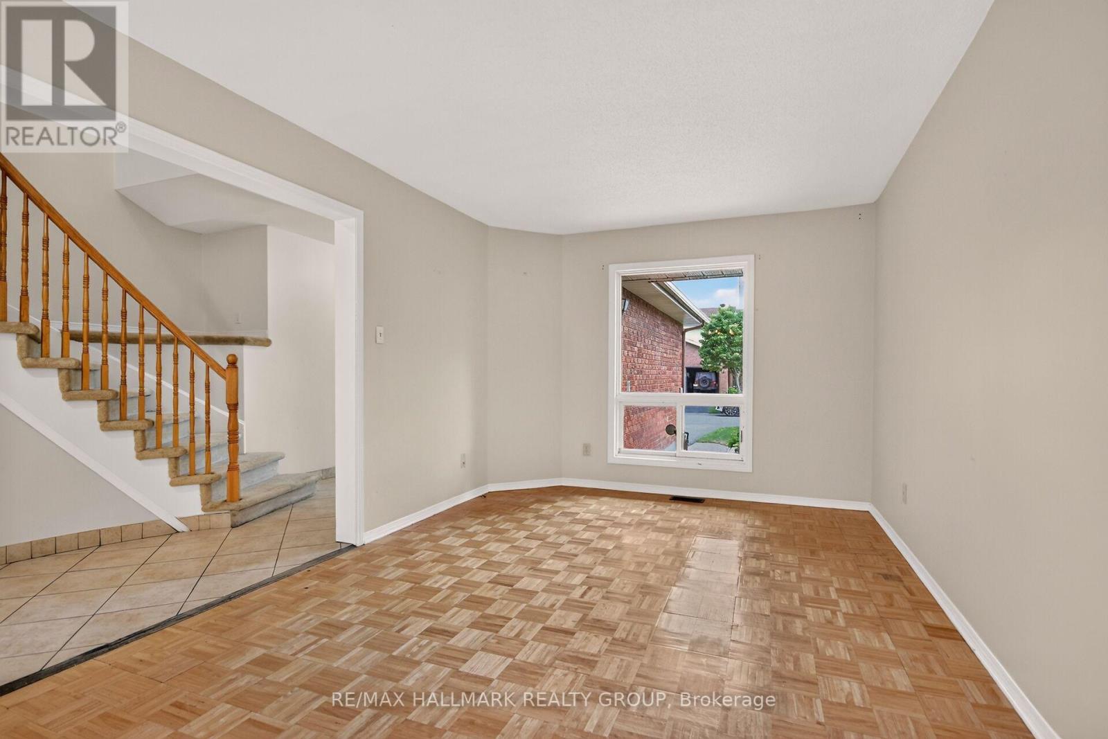 3 Bed, 3 Bath House for Sale in Ottawa – 49 NEWPORT CRESCENT, Ottawa – MLS# X13566132 - Image 11