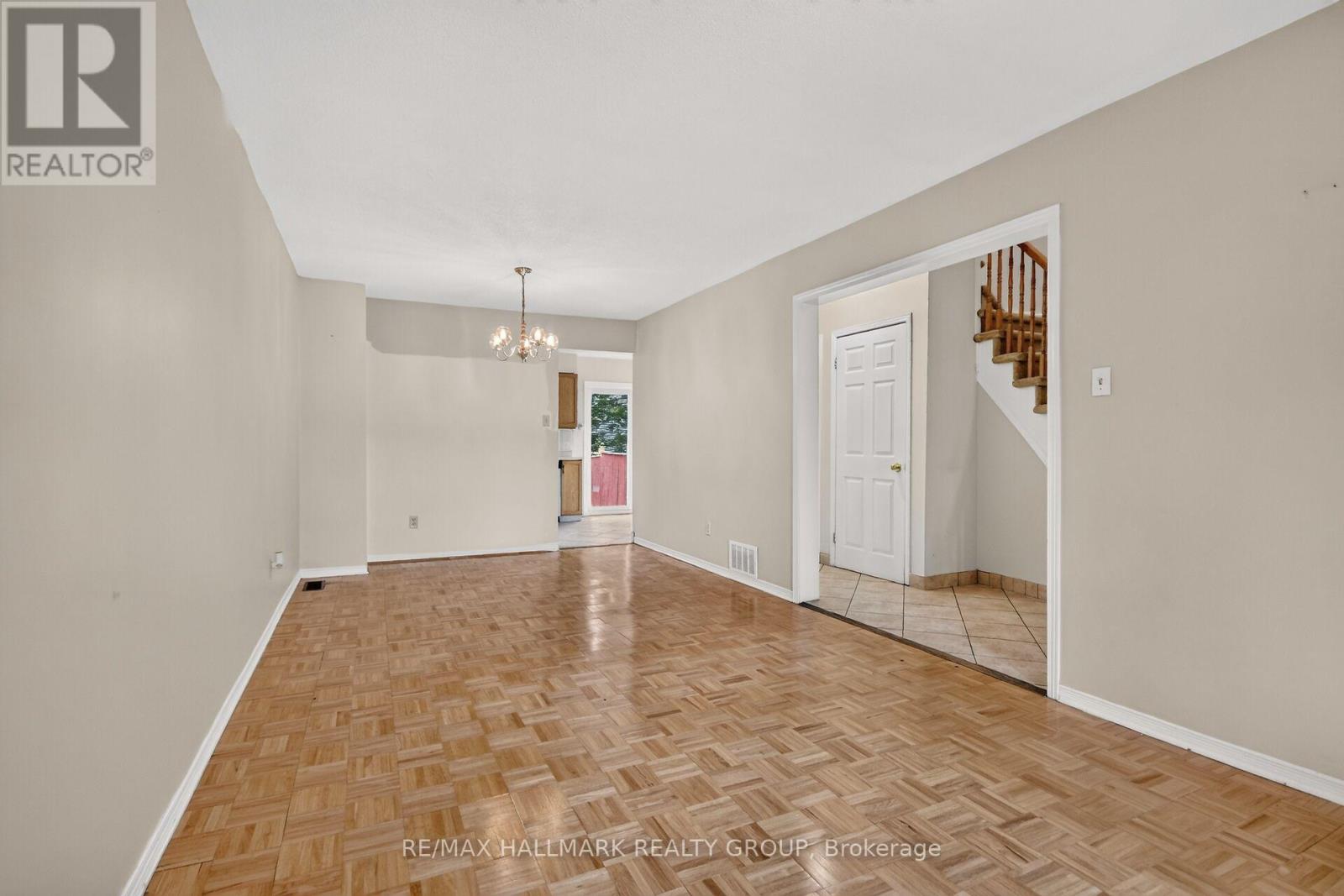 3 Bed, 3 Bath House for Sale in Ottawa – 49 NEWPORT CRESCENT, Ottawa – MLS# X13566132 - Image 15