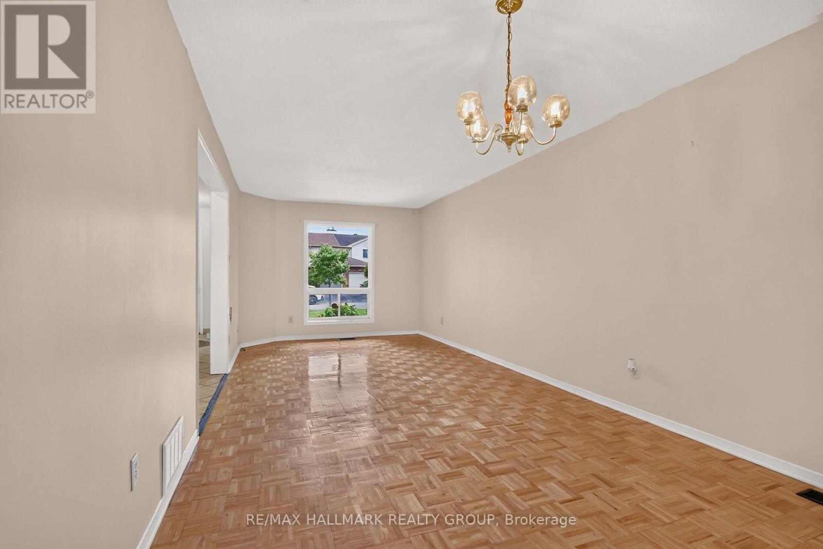 3 Bed, 3 Bath House for Sale in Ottawa – 49 NEWPORT CRESCENT, Ottawa – MLS# X13566132 - Image 16