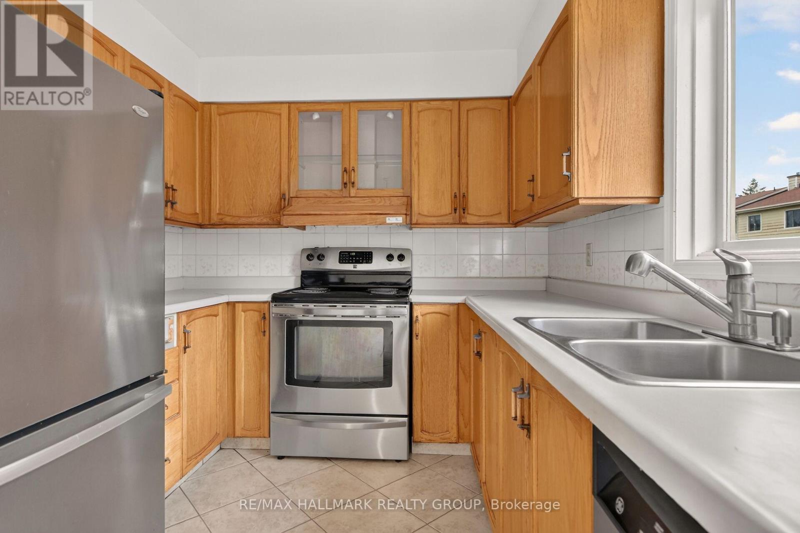 3 Bed, 3 Bath House for Sale in Ottawa – 49 NEWPORT CRESCENT, Ottawa – MLS# X13566132 - Image 24