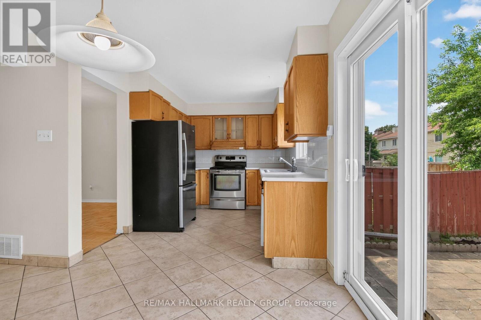 3 Bed, 3 Bath House for Sale in Ottawa – 49 NEWPORT CRESCENT, Ottawa – MLS# X13566132 - Image 25