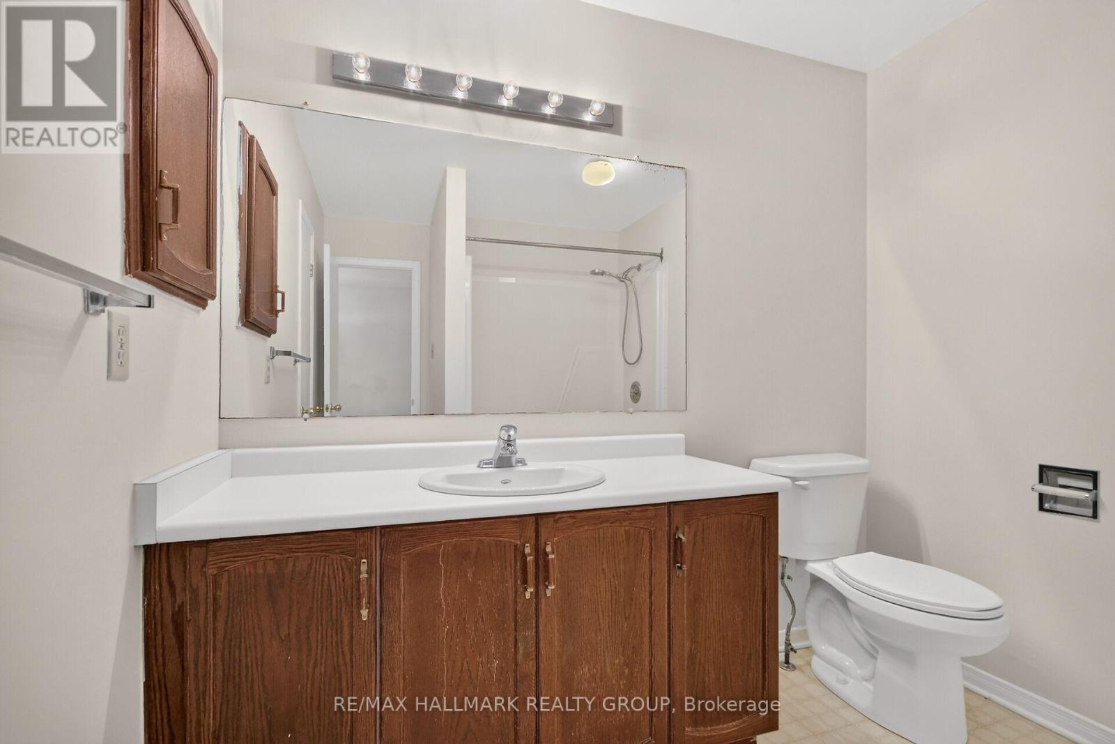 3 Bed, 3 Bath House for Sale in Ottawa – 49 NEWPORT CRESCENT, Ottawa – MLS# X13566132 - Image 32