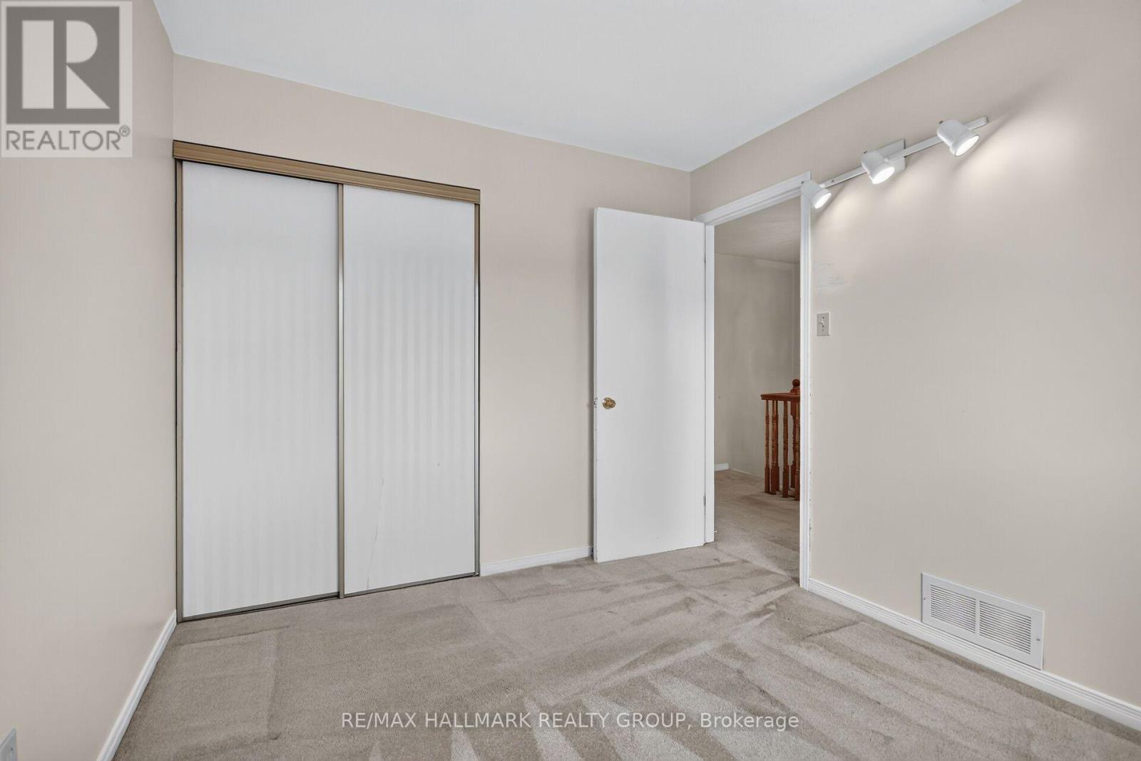 3 Bed, 3 Bath House for Sale in Ottawa – 49 NEWPORT CRESCENT, Ottawa – MLS# X13566132 - Image 34