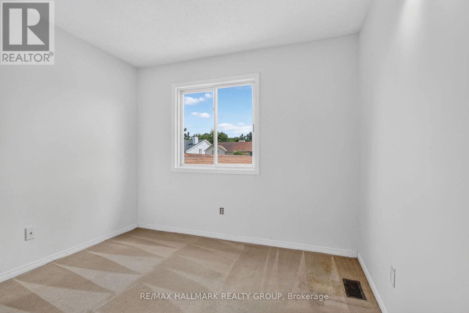 3 Bed, 3 Bath House for Sale in Ottawa – 49 NEWPORT CRESCENT, Ottawa – MLS# X13566132 - Image 35