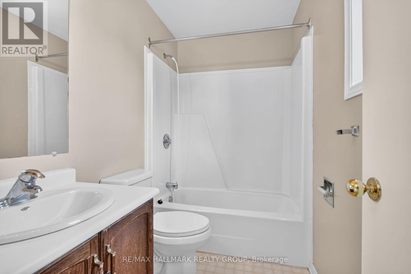 3 Bed, 3 Bath House for Sale in Ottawa – 49 NEWPORT CRESCENT, Ottawa – MLS# X13566132 - Image 36