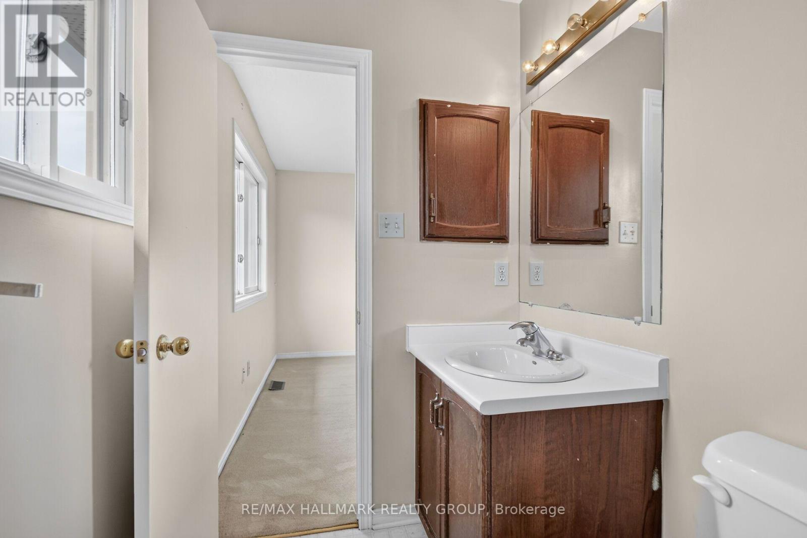 3 Bed, 3 Bath House for Sale in Ottawa – 49 NEWPORT CRESCENT, Ottawa – MLS# X13566132 - Image 40