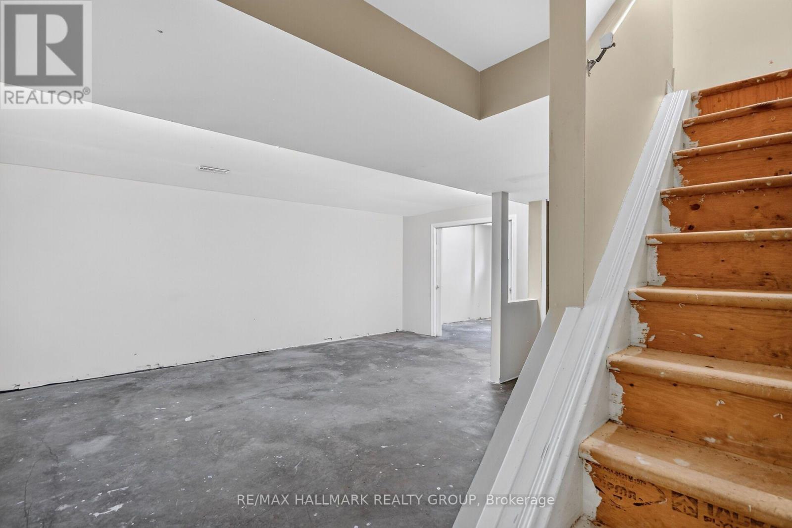 3 Bed, 3 Bath House for Sale in Ottawa – 49 NEWPORT CRESCENT, Ottawa – MLS# X13566132 - Image 43