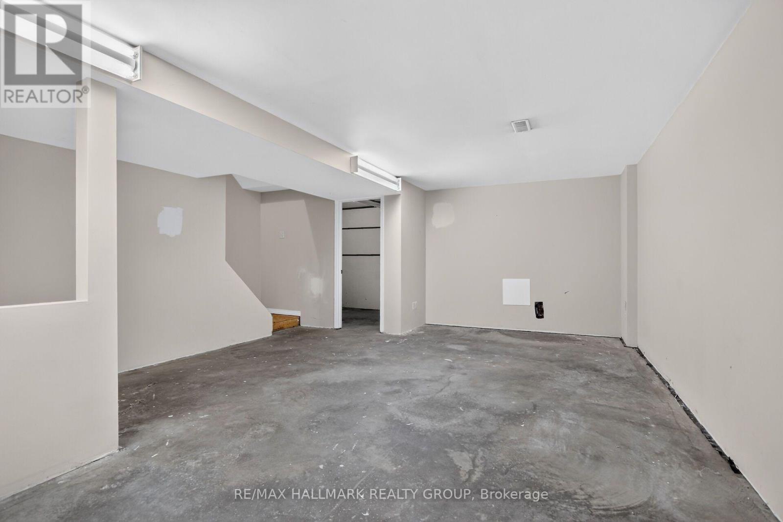 3 Bed, 3 Bath House for Sale in Ottawa – 49 NEWPORT CRESCENT, Ottawa – MLS# X13566132 - Image 46