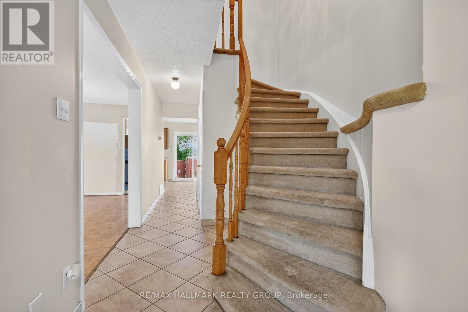 3 Bed, 3 Bath House for Sale in Ottawa – 49 NEWPORT CRESCENT, Ottawa – MLS# X13566132 - Image 8