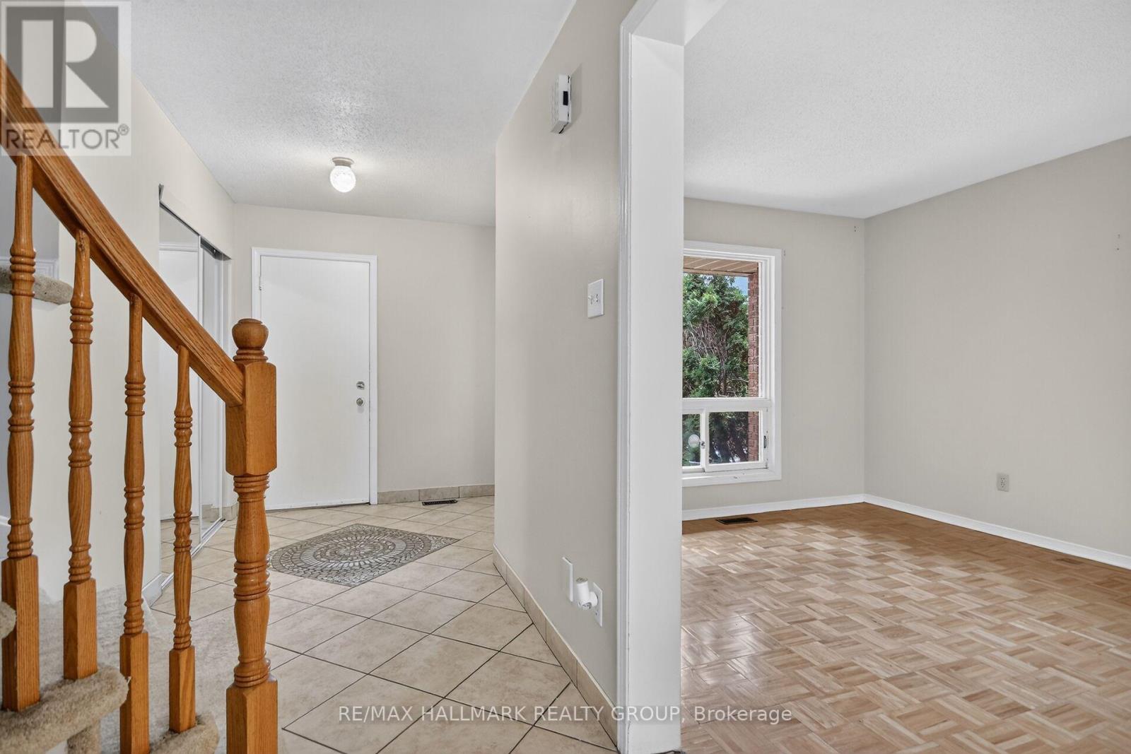 3 Bed, 3 Bath House for Sale in Ottawa – 49 NEWPORT CRESCENT, Ottawa – MLS# X13566132 - Image 9
