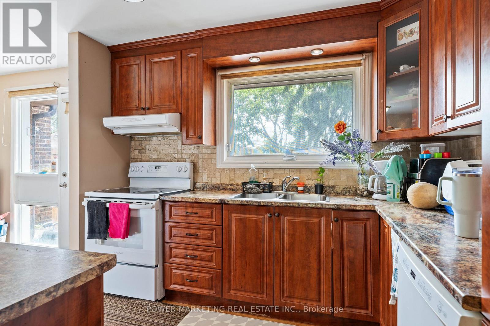 #76 2111 MONTREAL ROAD - 13