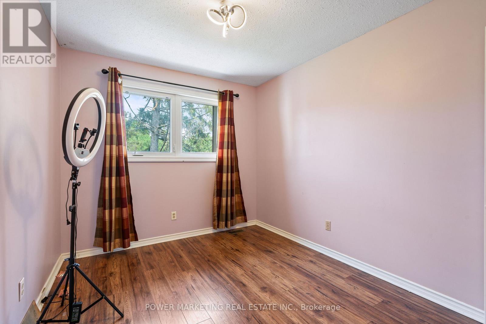 #76 2111 MONTREAL ROAD - 14