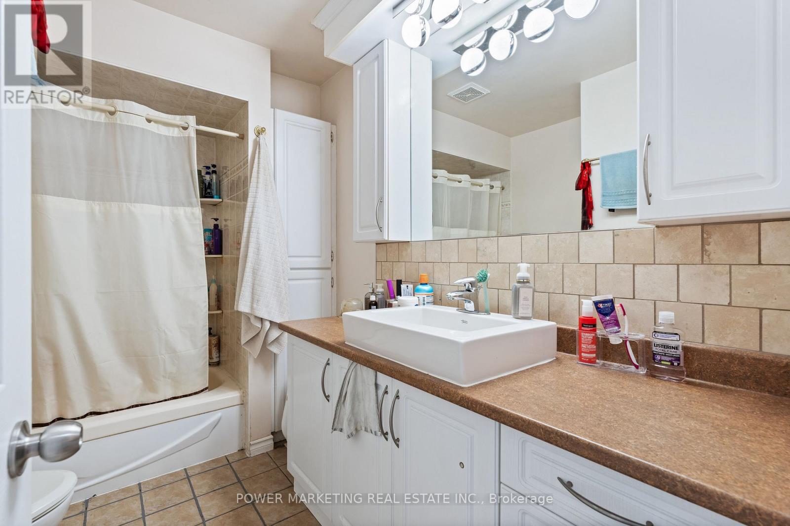 #76 2111 MONTREAL ROAD - 18