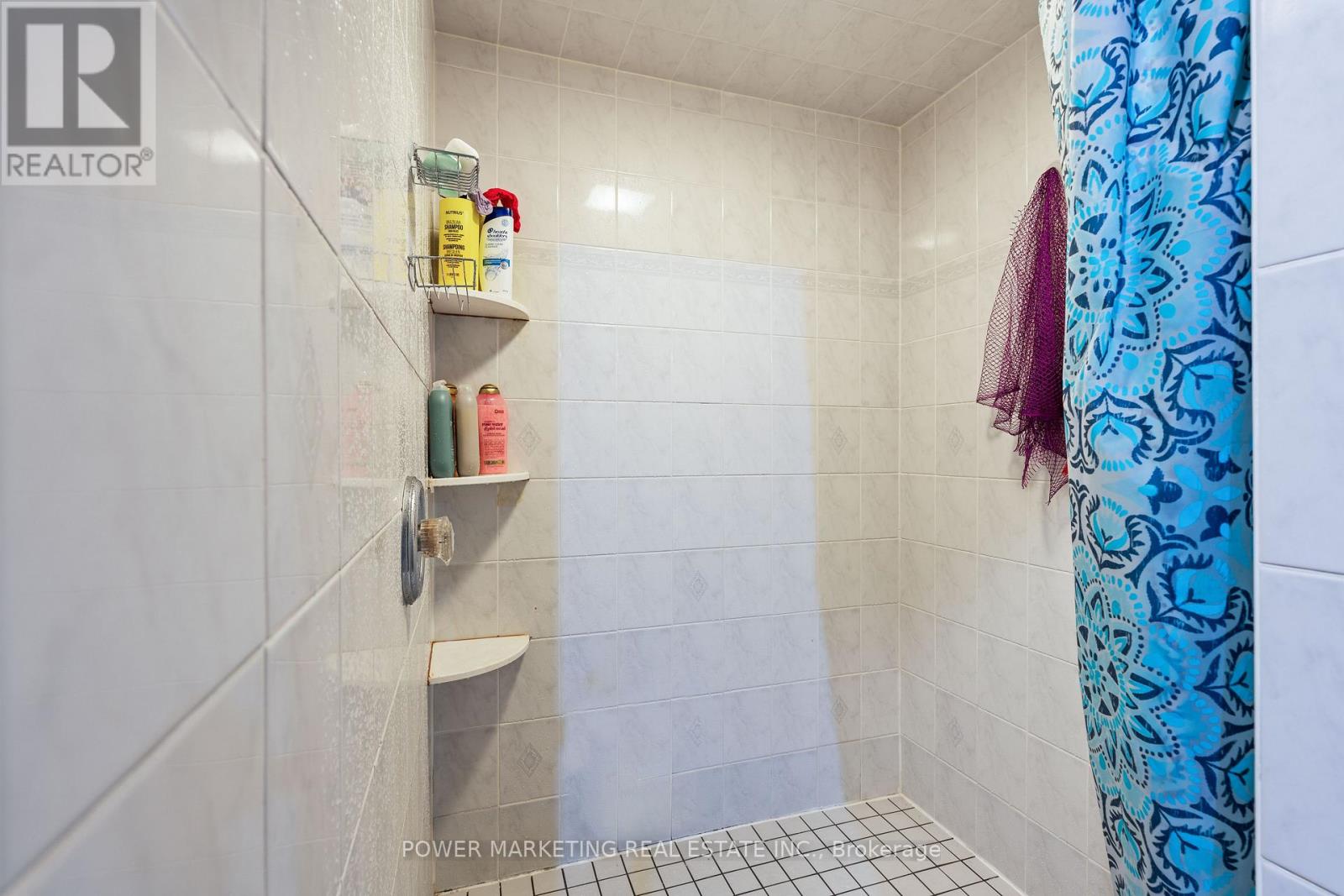 #76 2111 MONTREAL ROAD - 23