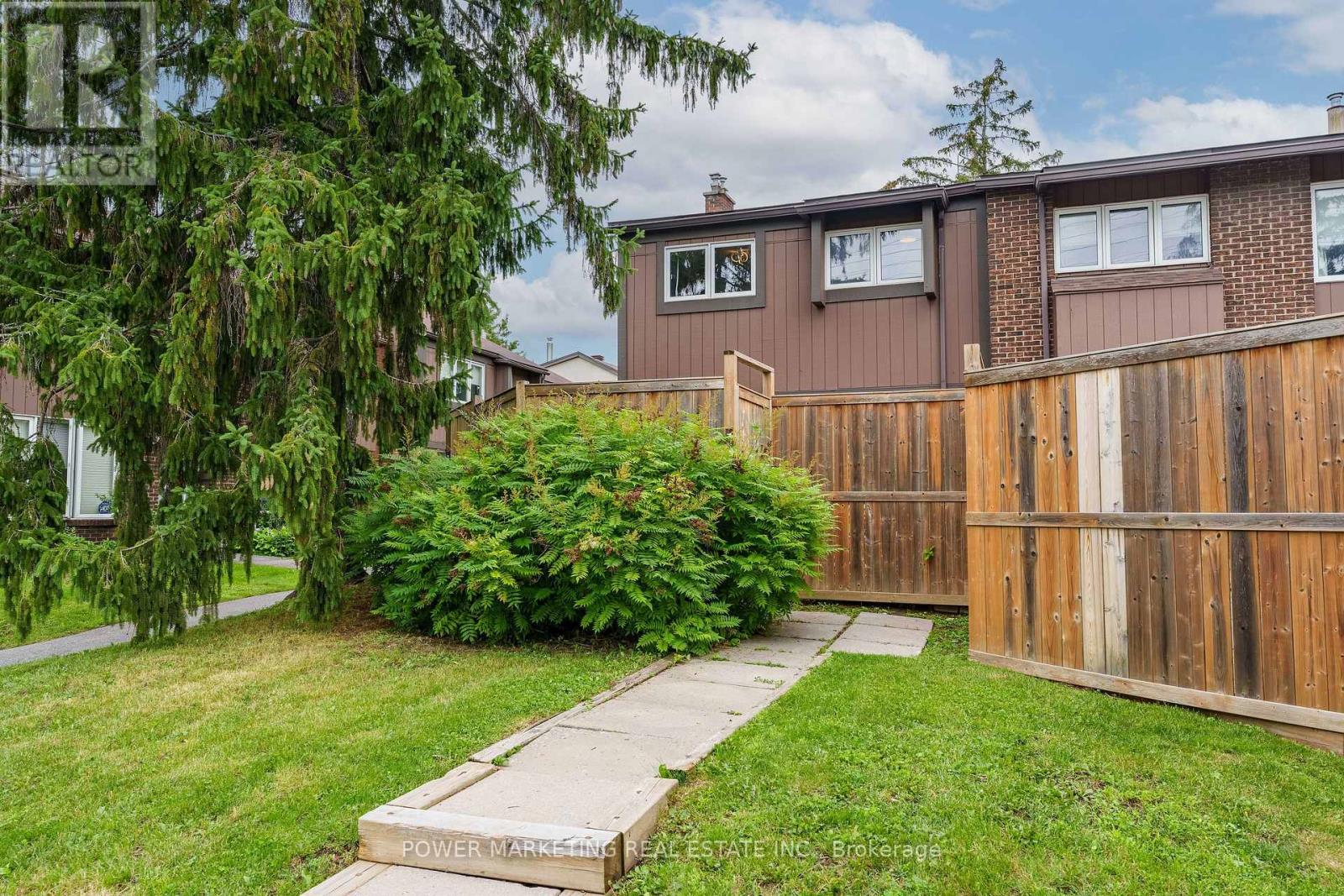 #76 2111 MONTREAL ROAD - 25