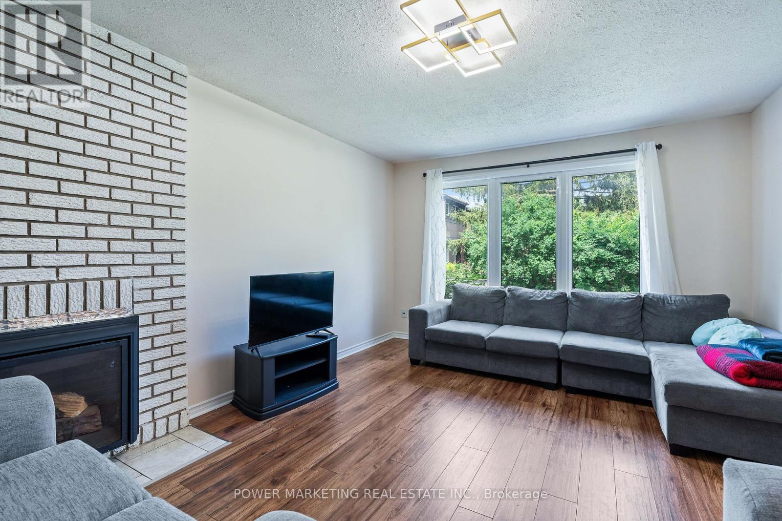 #76 2111 MONTREAL ROAD - 5