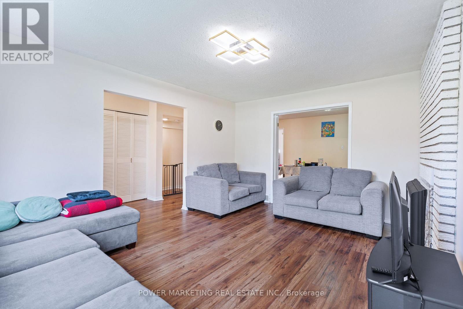 #76 2111 MONTREAL ROAD - 6