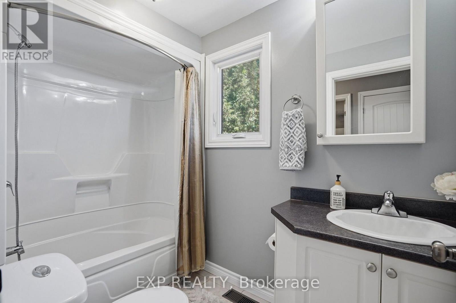 599 VICTOR STREET - 21