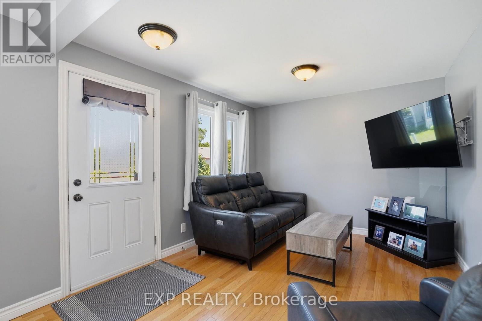 599 VICTOR STREET - 3