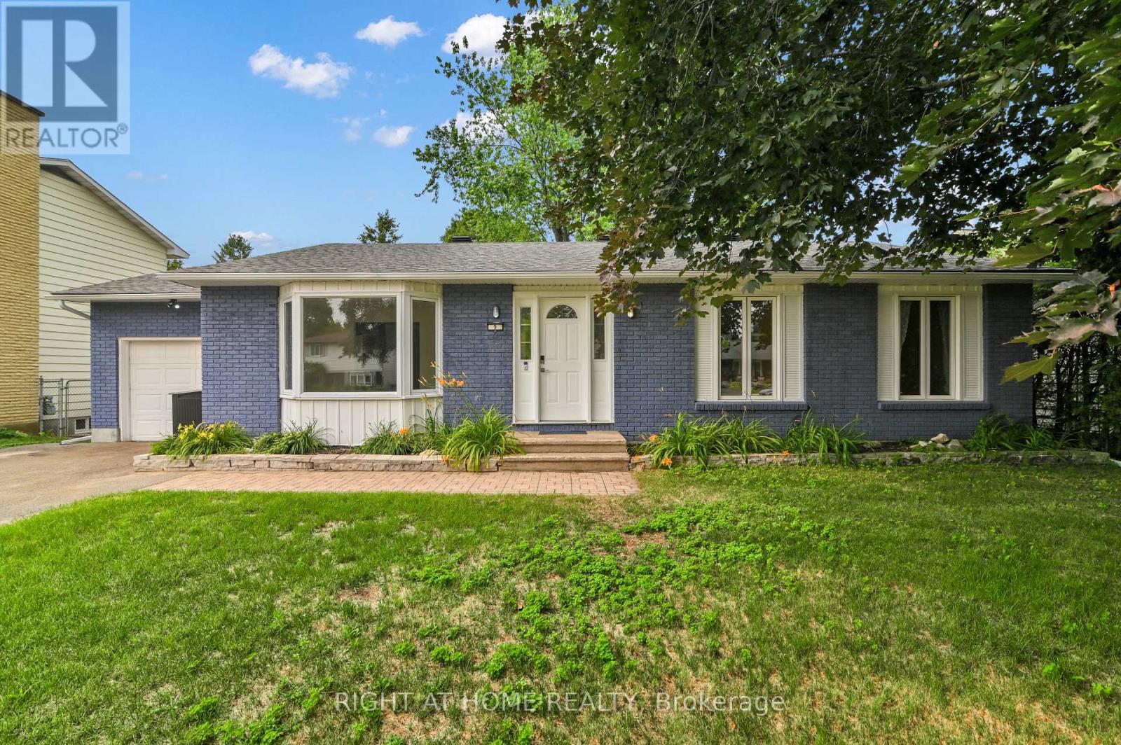 9 LEETOM CRESCENT - 1