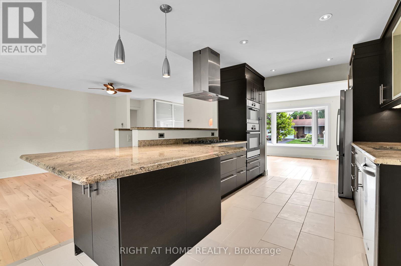 9 LEETOM CRESCENT - 12