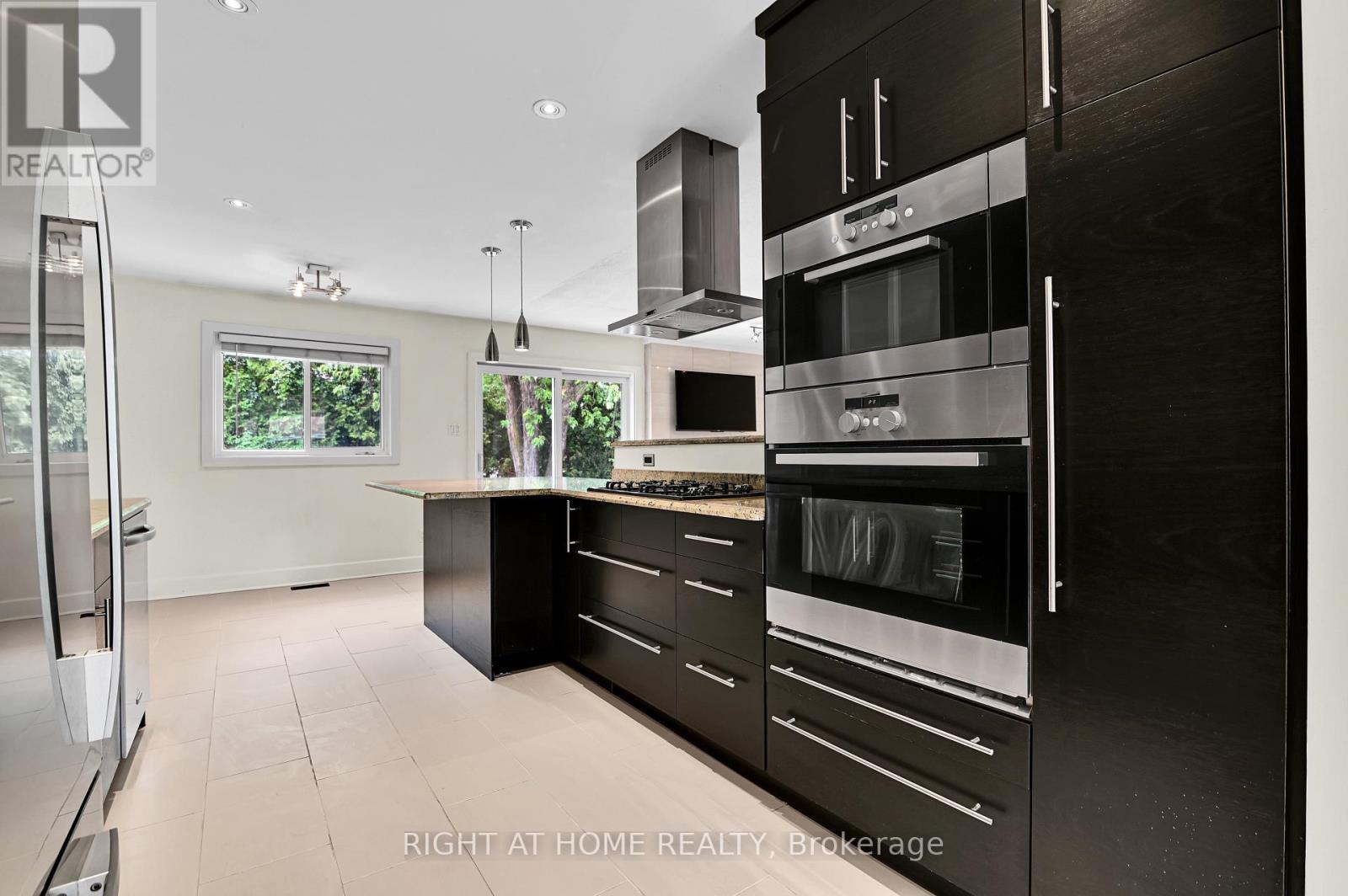 9 LEETOM CRESCENT - 13