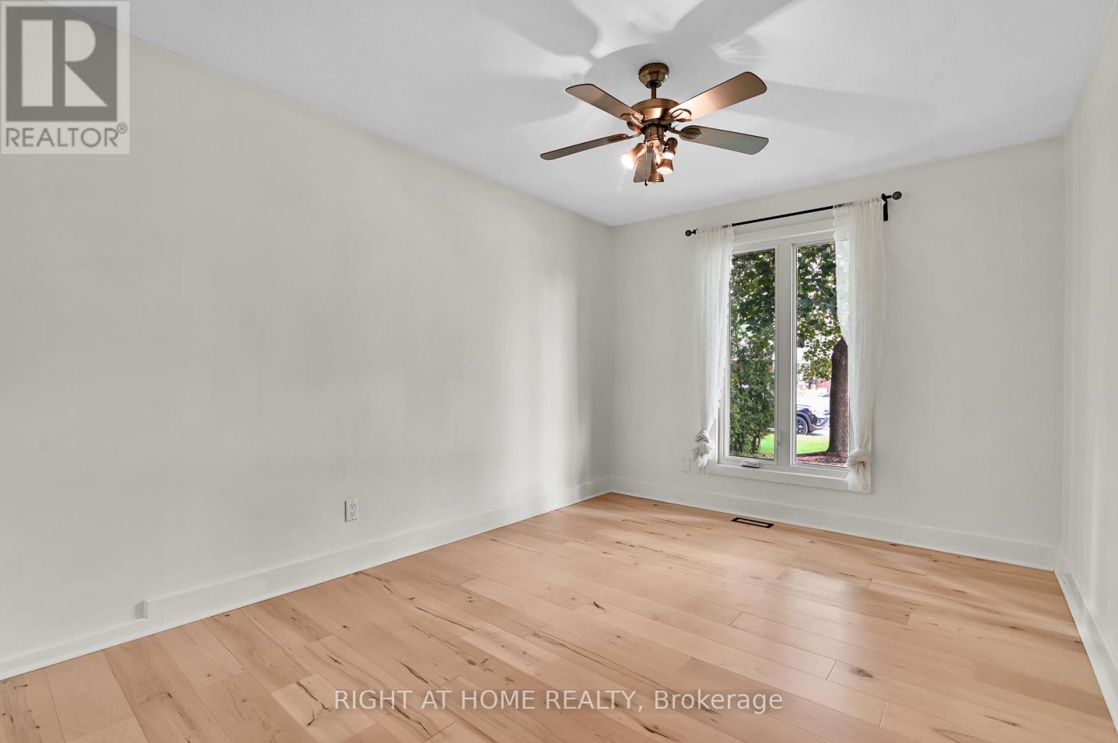 9 LEETOM CRESCENT - 17