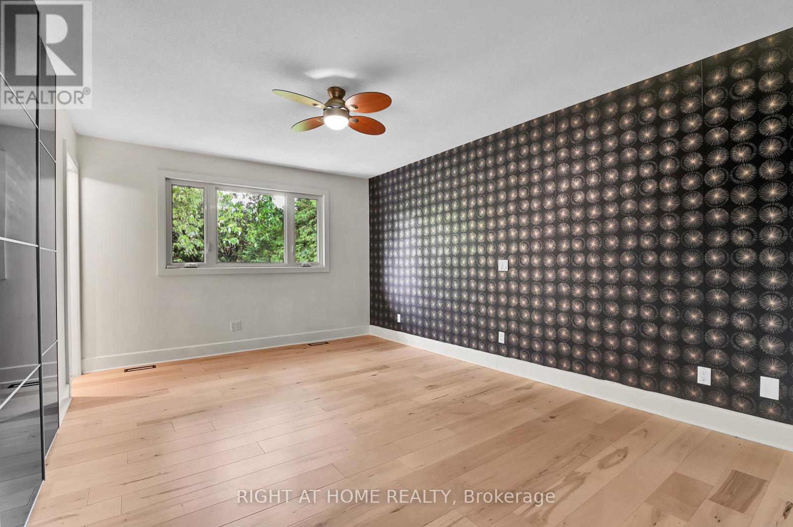 9 LEETOM CRESCENT - 18