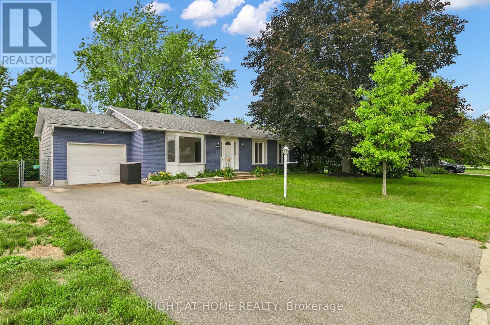 9 LEETOM CRESCENT - 2