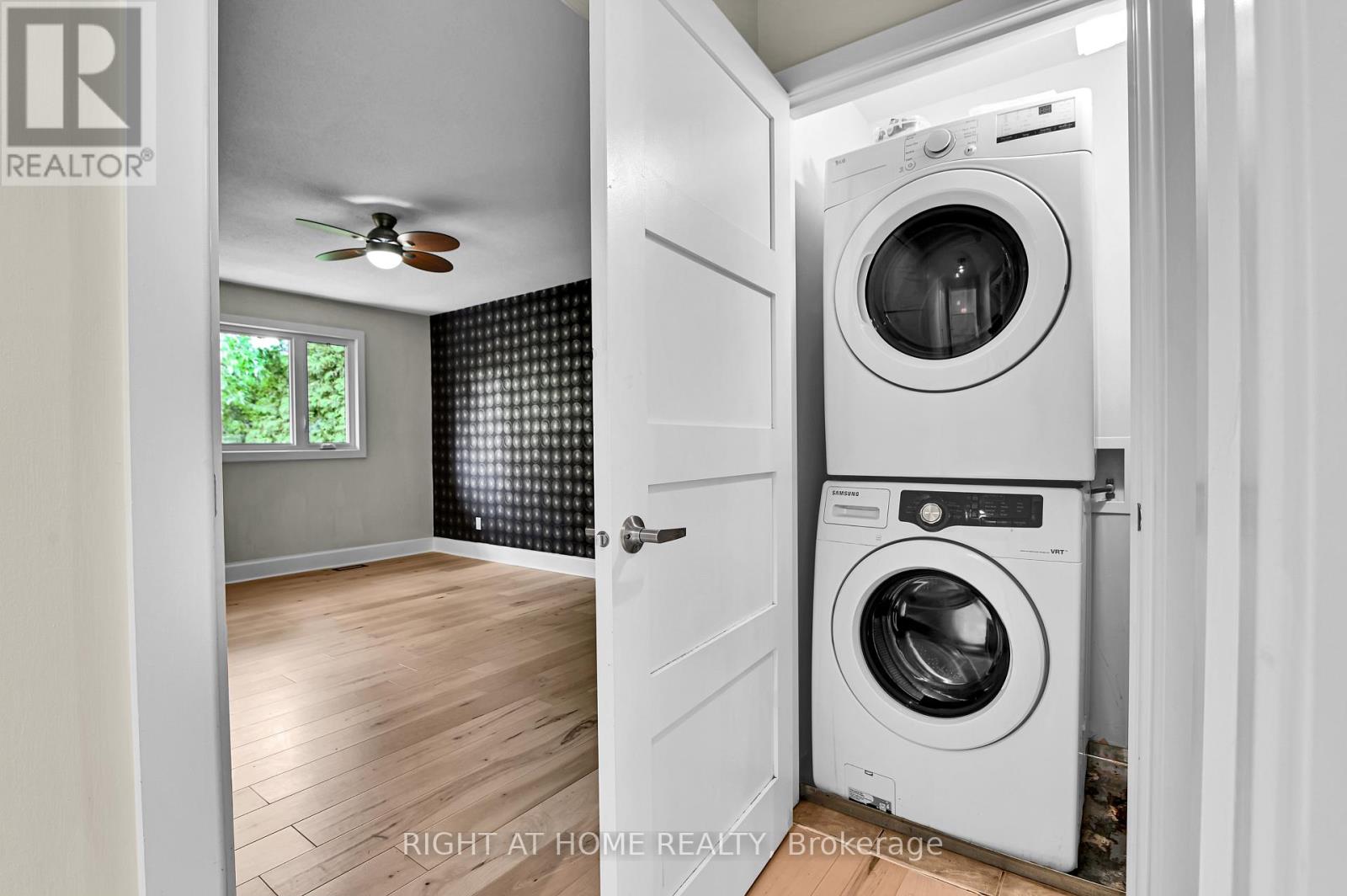 9 LEETOM CRESCENT - 21