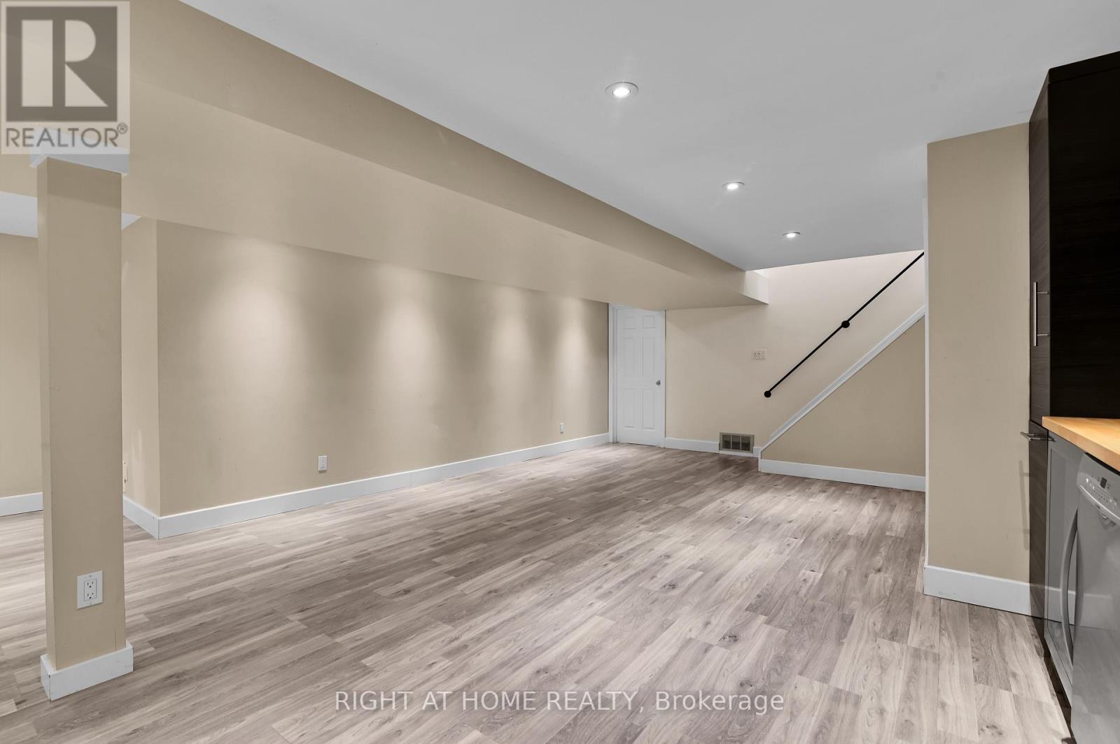 9 LEETOM CRESCENT - 23