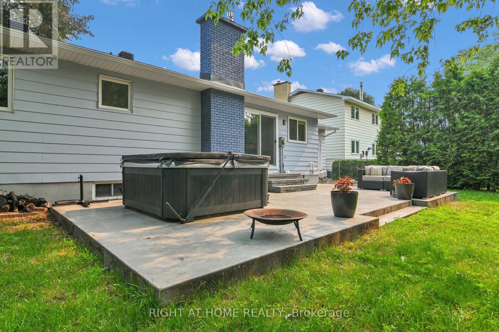 9 LEETOM CRESCENT - 32