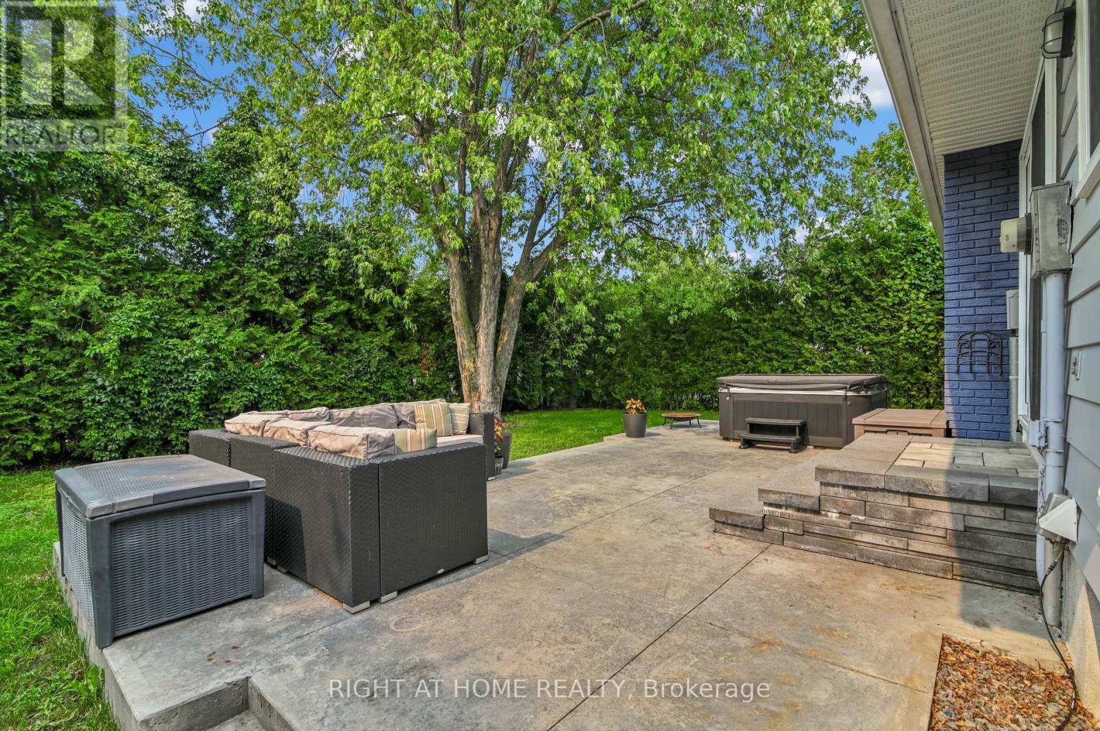 9 LEETOM CRESCENT - 33