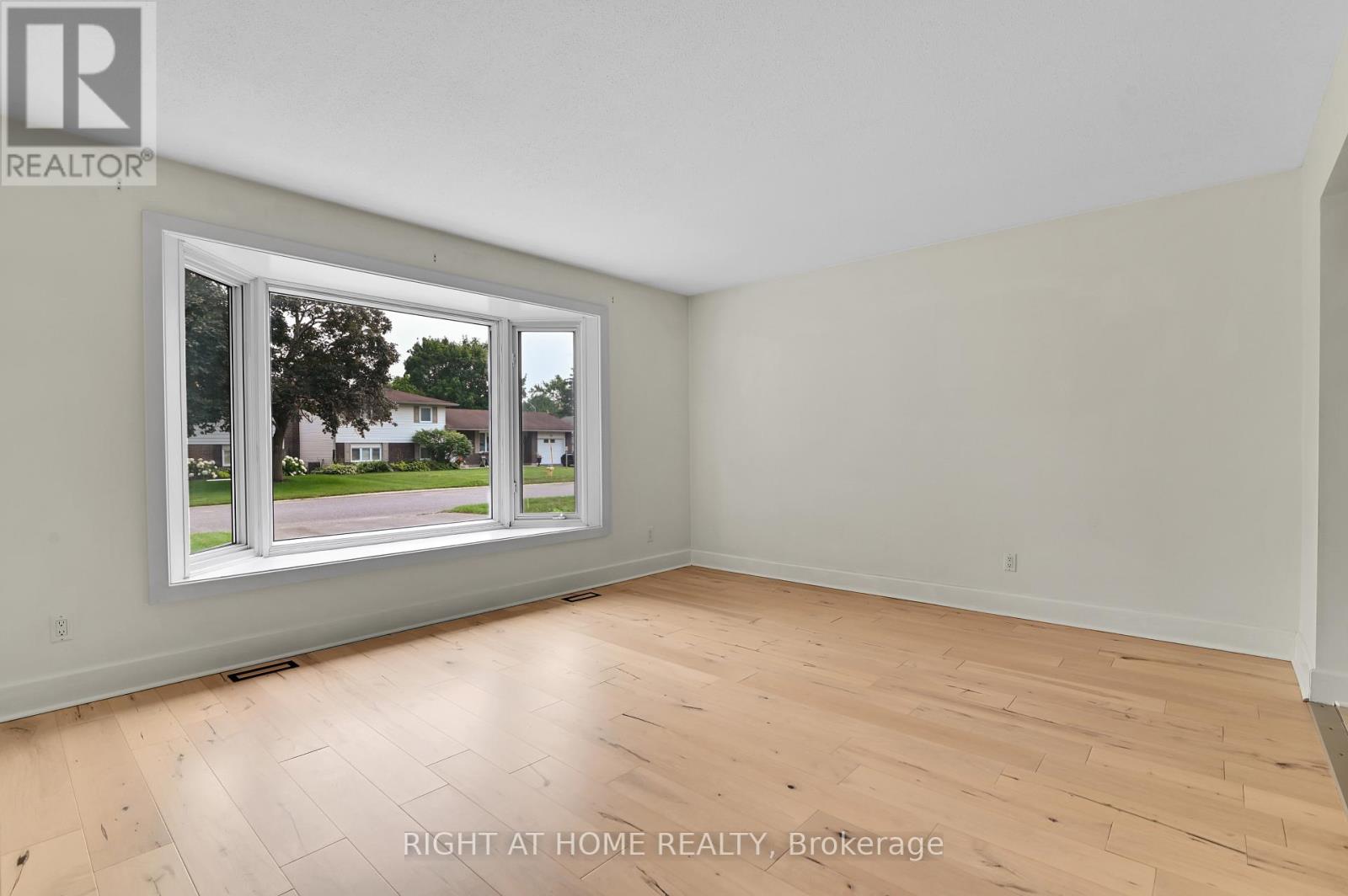 9 LEETOM CRESCENT - 4