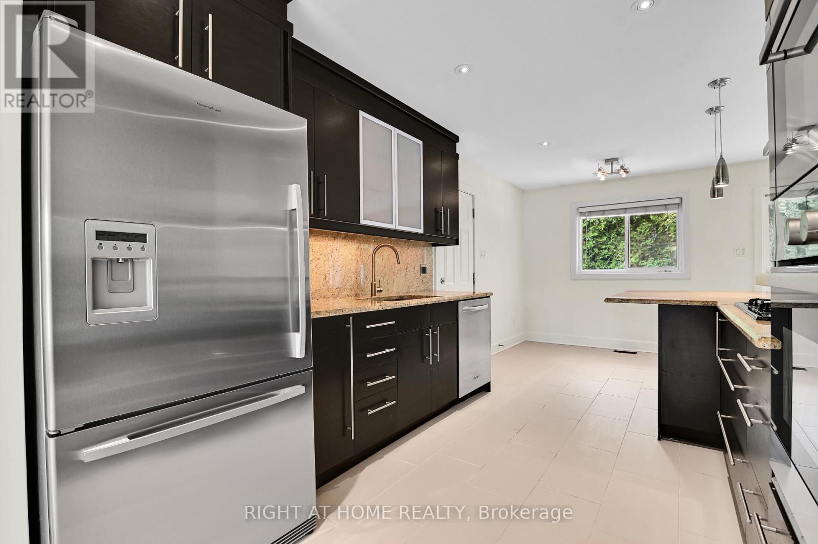 9 LEETOM CRESCENT - 9
