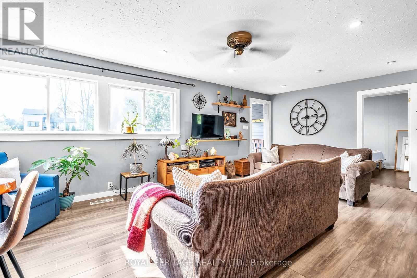 4174 FOUNTAIN DRIVE - 17
