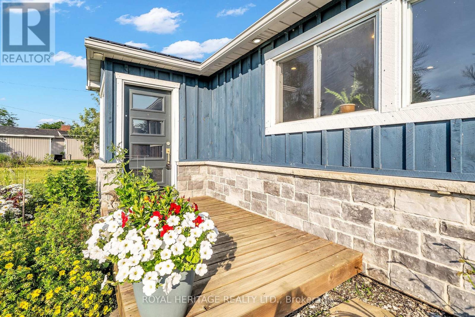 4174 FOUNTAIN DRIVE - 2