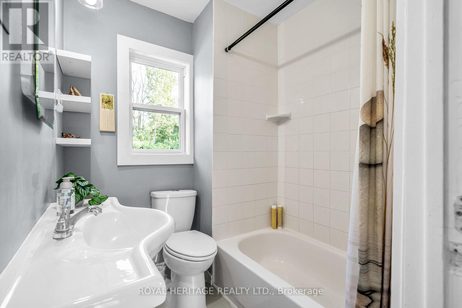 4174 FOUNTAIN DRIVE - 32