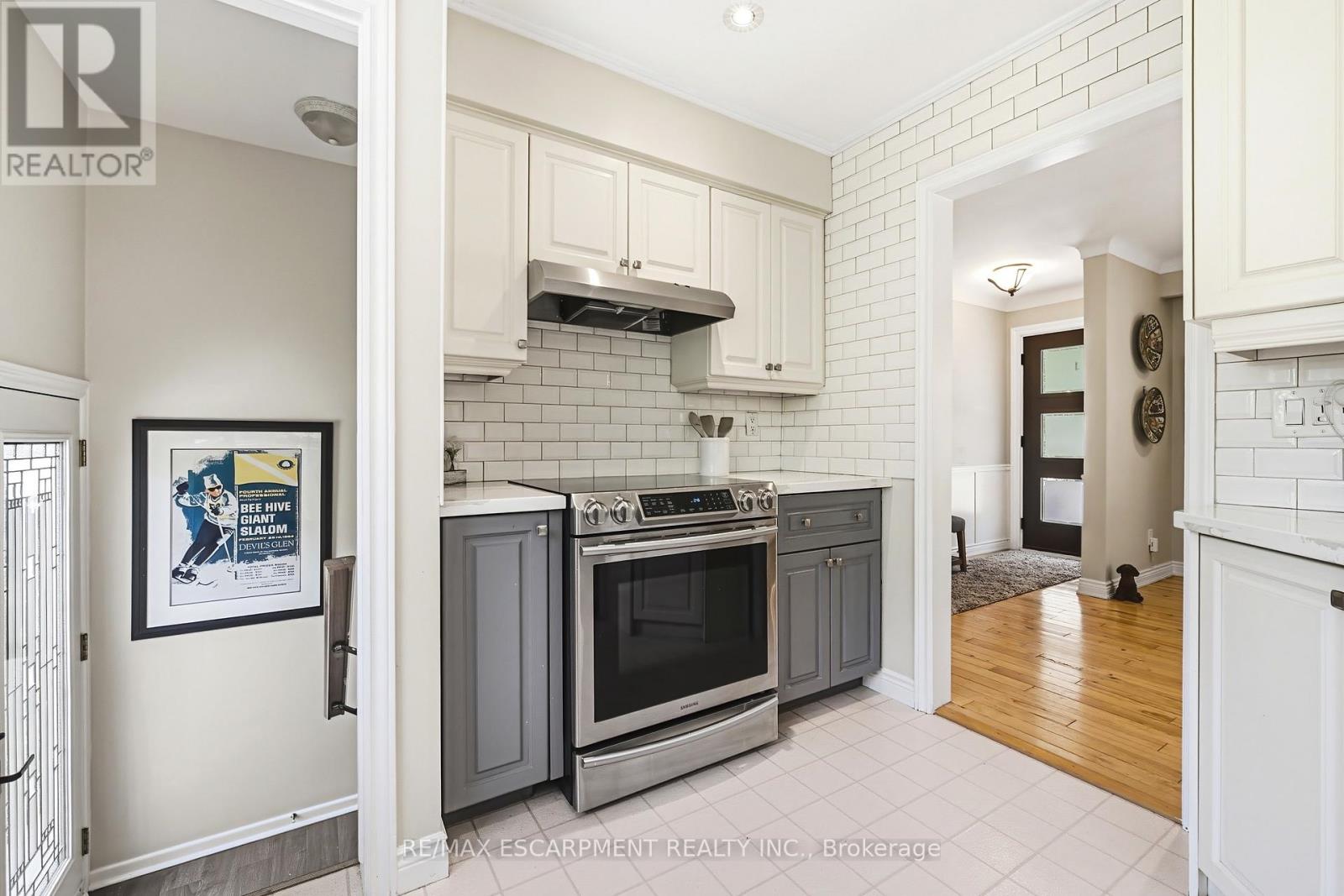 3384 MANFRED DRIVE - 13