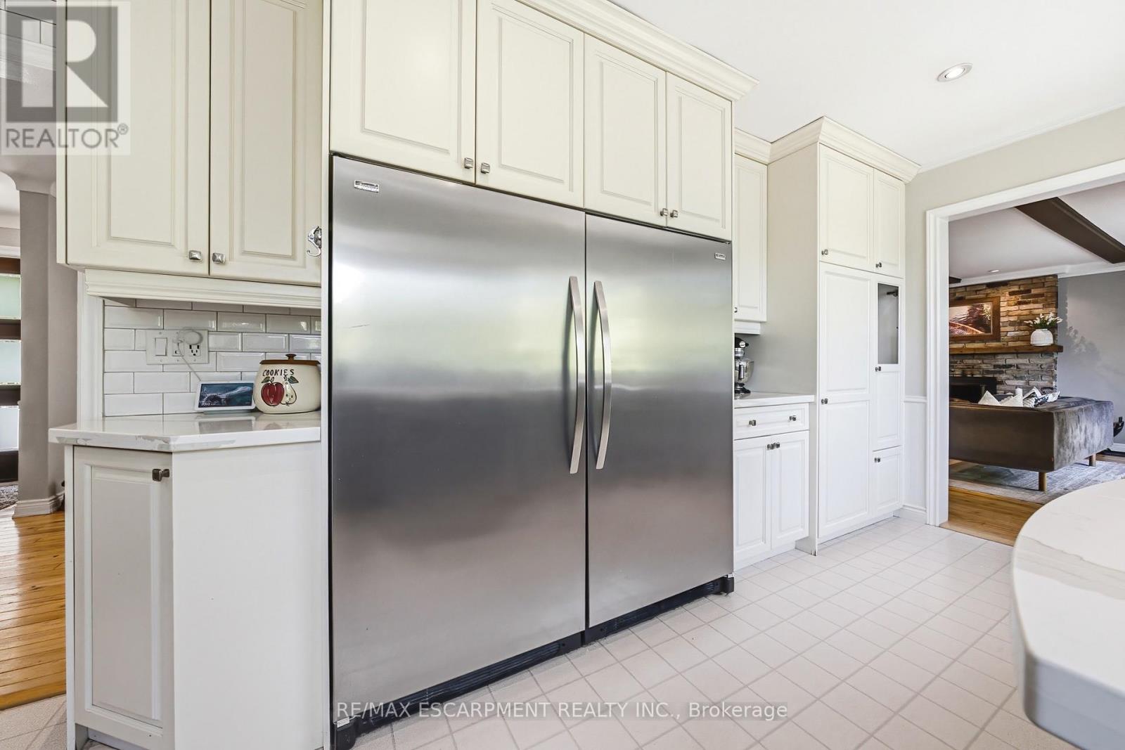 3384 MANFRED DRIVE - 14