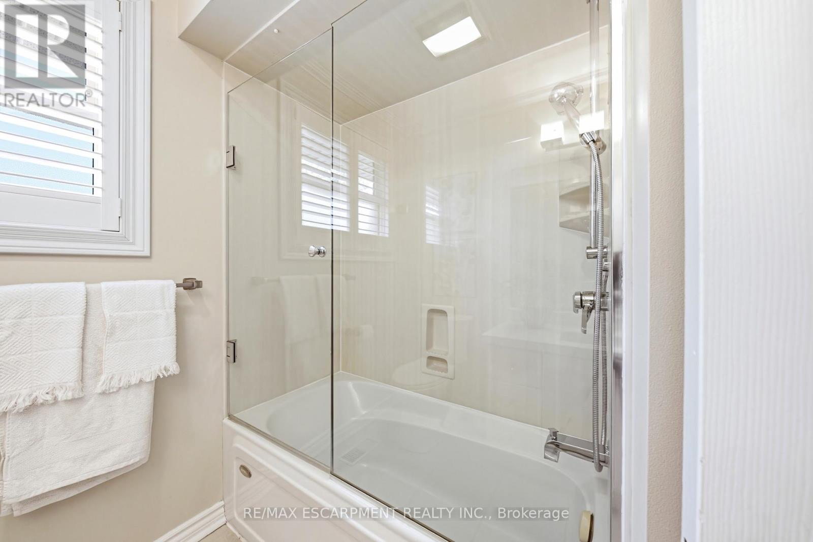3384 MANFRED DRIVE - 20